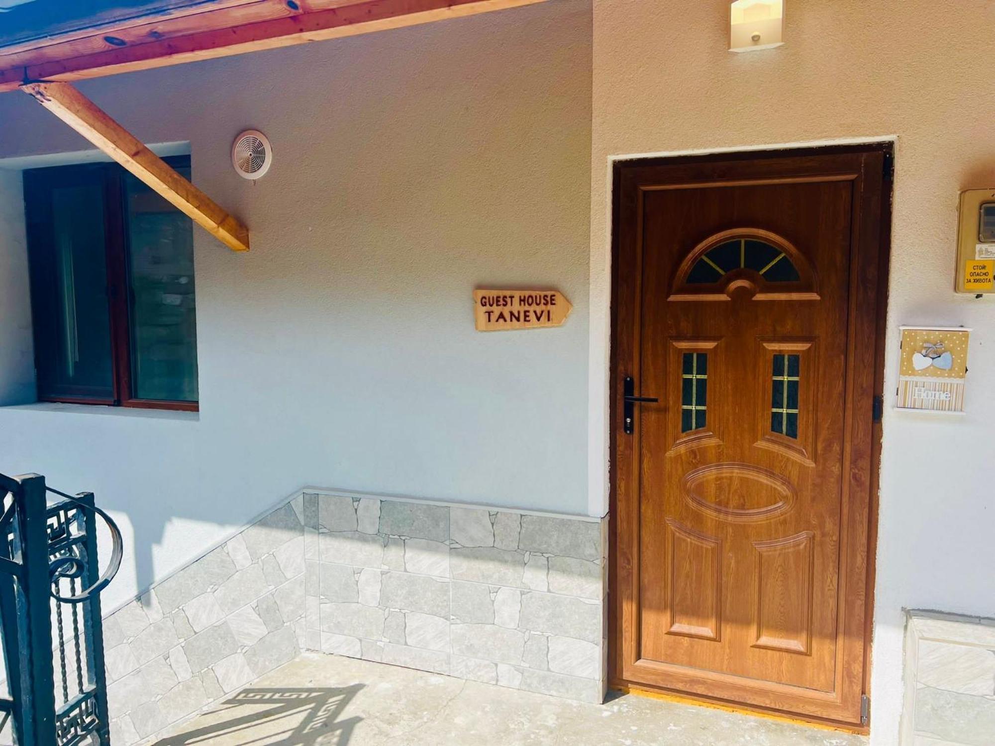 Guest House Tanevi Dewin Exterior foto